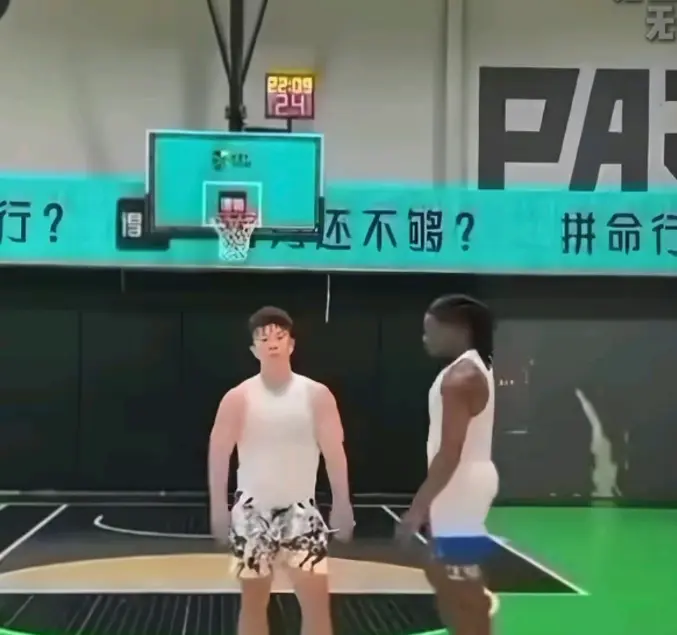 《牛教练的裤子》HD高清完整版-篮球单挑被偷袭裤子名场面-牛教练的裤子爆笑视频免费看