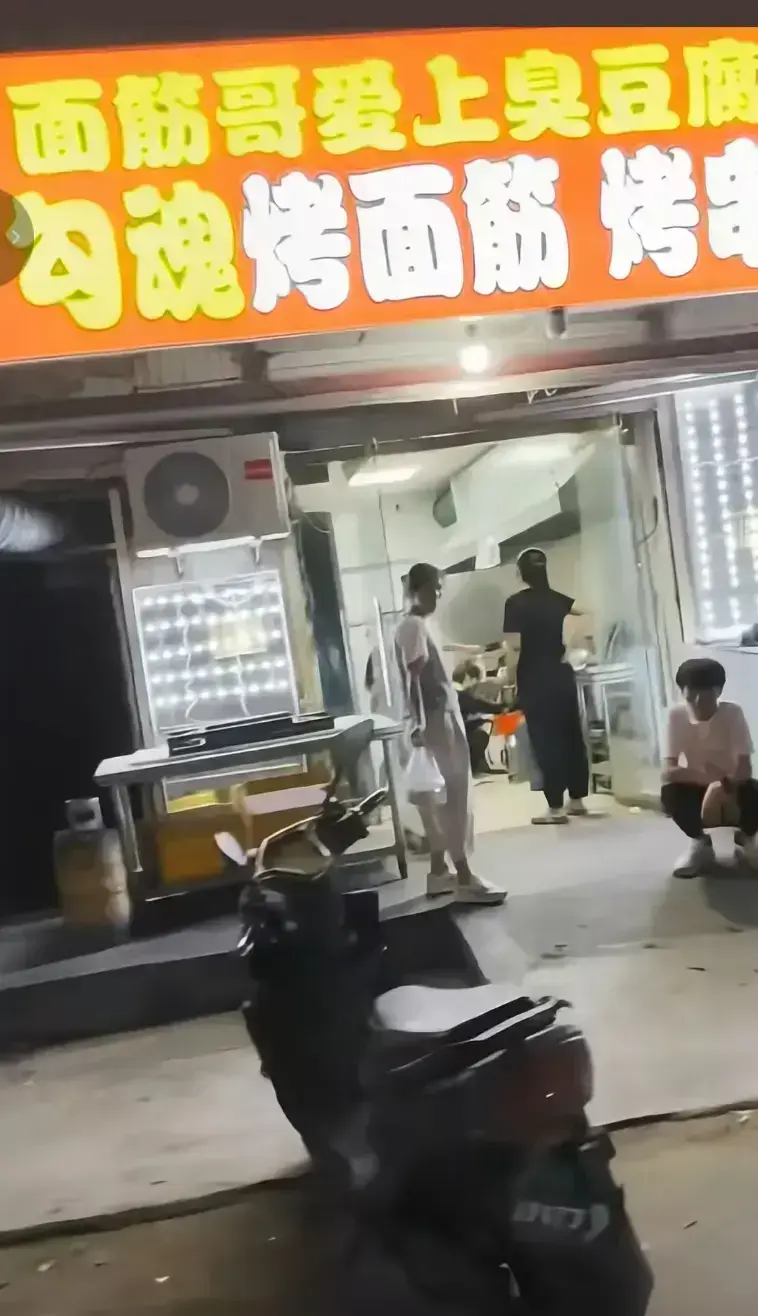 安平勾魂面筋哥丈母娘事件完整视频HD高清播放-无广告免费观看-从摆摊到全网爆红，一根面筋引发的热议事件全记录