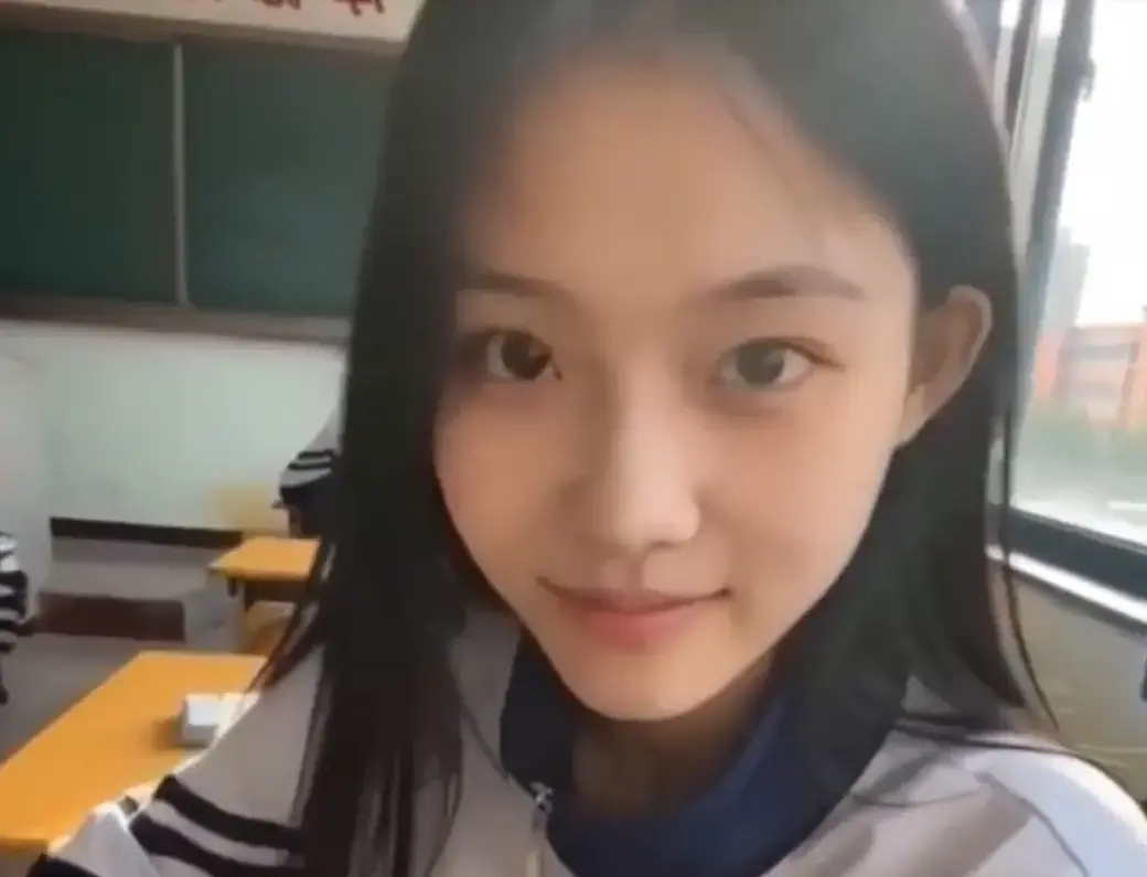 《我的十八岁女友》无删减版在线播放 - 黄果AI短剧高甜治愈4K蓝光画质 - 我的十八岁女友免费在线观看极速加载结局太甜
